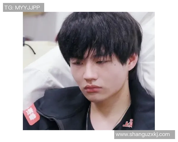 FPX战队在青年赛中以75分稳居积分榜首位,展现强劲实力 FPX战队在青年赛中以75分稳居积分榜首位,展现强劲实力